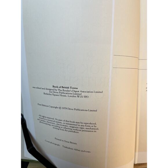 AA Book of British Towns by Philip Llewellin & Ann Saunders 1st Edition Hardback - Picture 6 of 9